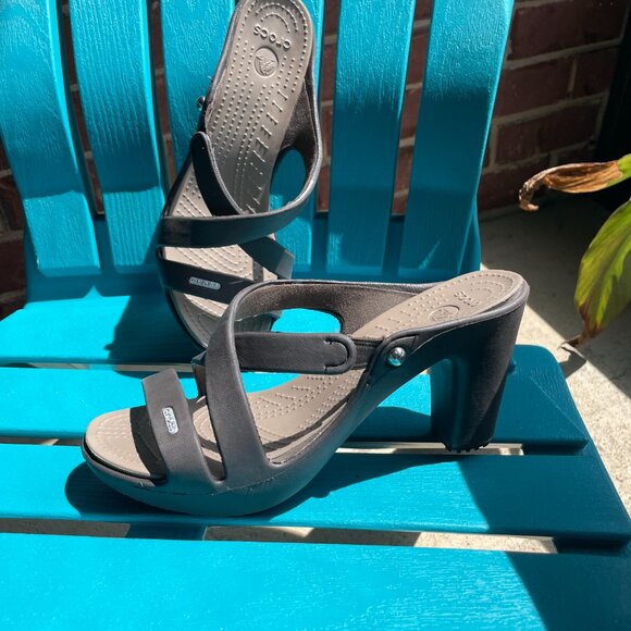 Crocs Cyprus IV Sandals Size 7, Brown Strappy, Heel. - Picture 2 of 7